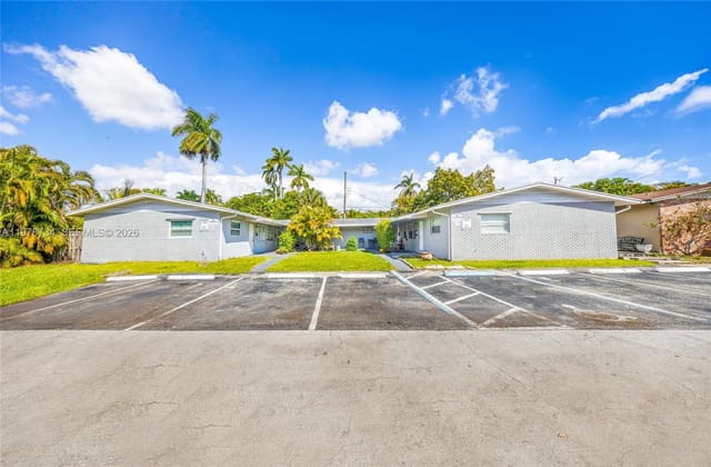 355 NW 32nd Street, Boulevard Villas, Oakland Park, FL