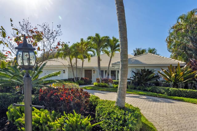 2720 Cardinal Circle, Gulf Stream, FL 33483
