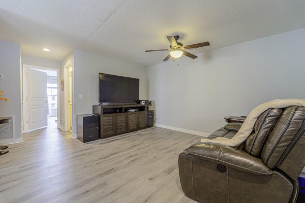 10487 SW Westlawn Boulevard — photo 12