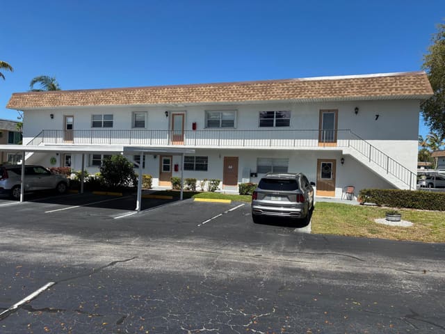 2950 SE Ocean Boulevard 7-5, Kingswood, Stuart, FL