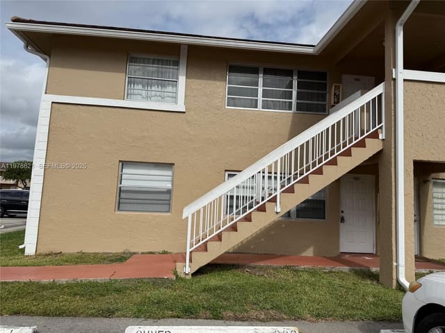 1001 Twin Lakes Drive 29-D, Lakewood Village, Coral Springs, FL