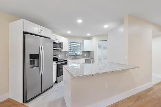 6855 W Broward Boulevard 112, sold in Plantation Club B Condo, Plantation, FL