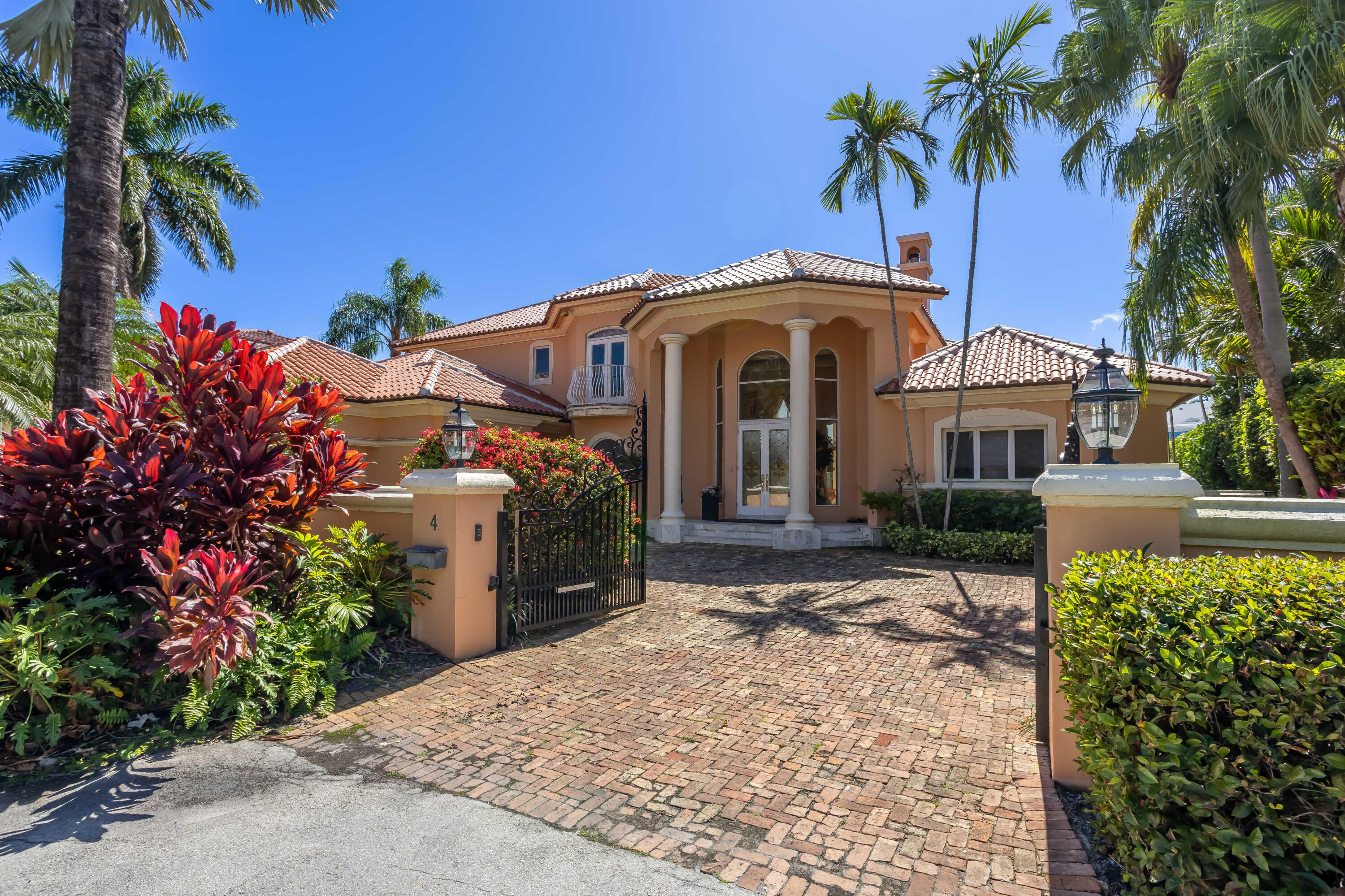 Sold home at 4 Isla Bahia Drive, Fort Lauderdale, FL 33316