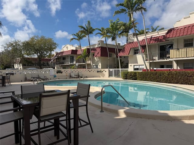 6709 N Kendall Drive 209, sold in Villas Of Pinecrest Condo, Pinecrest, FL