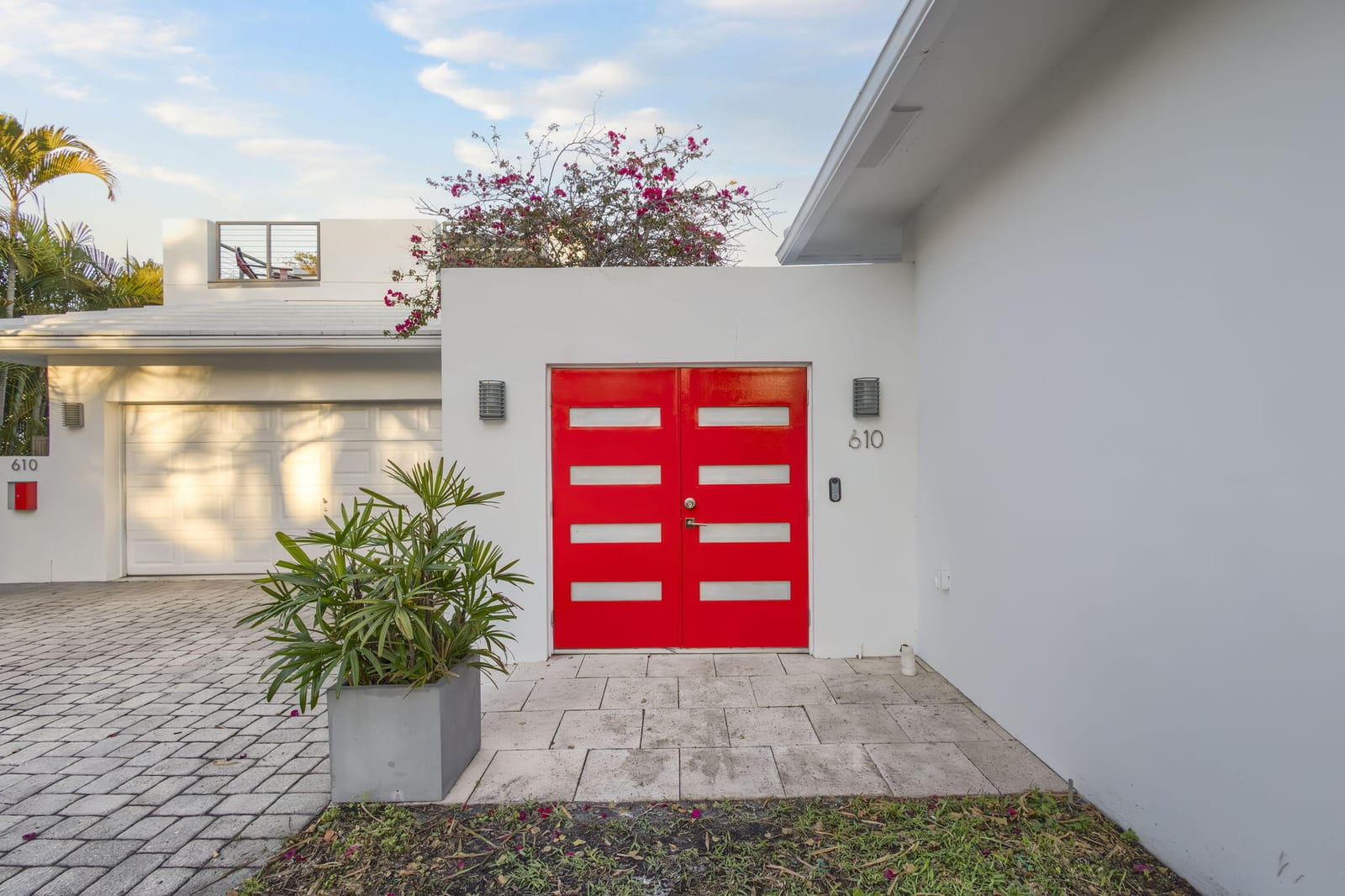 610 N Lakeside Drive — photo 3