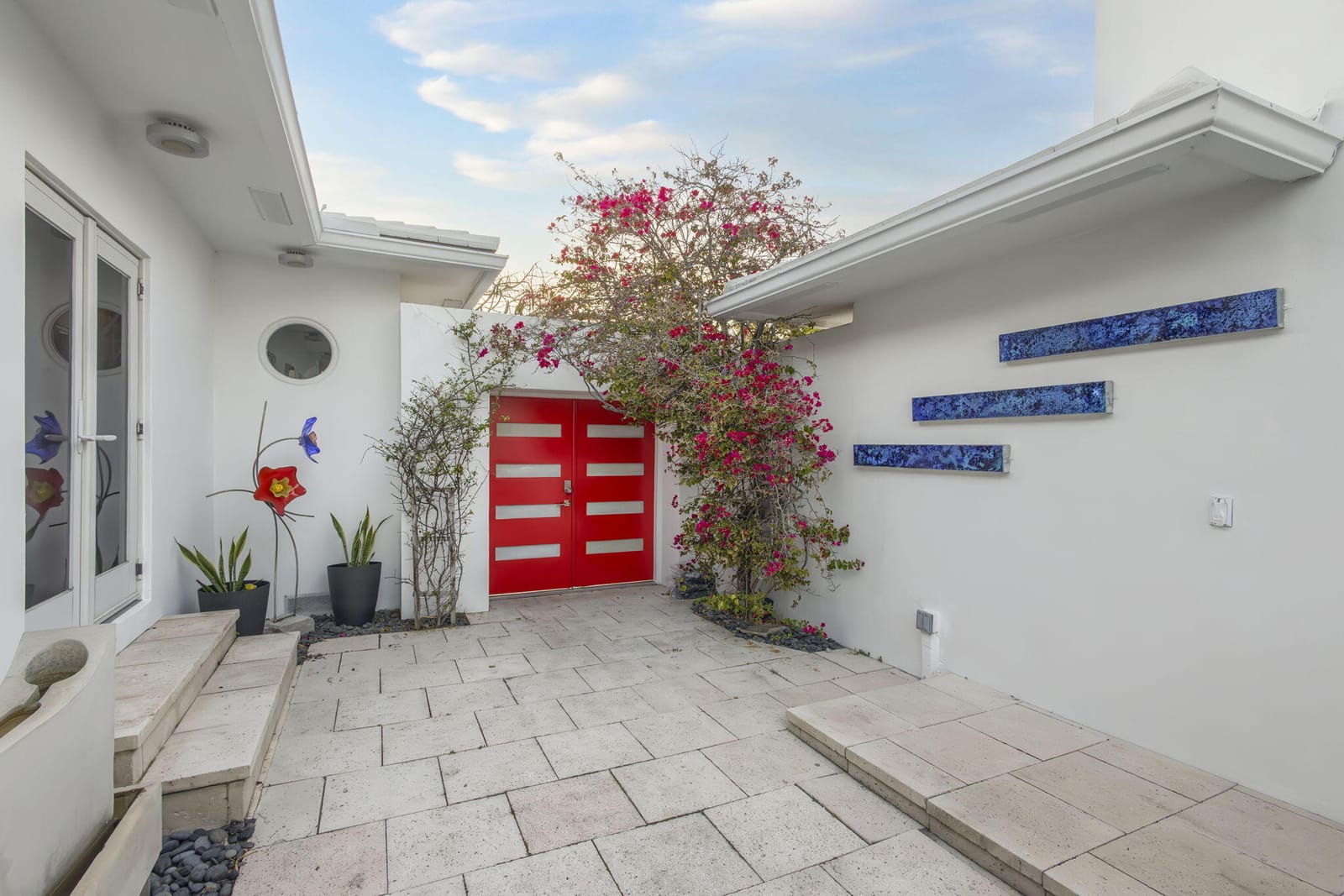 610 N Lakeside Drive — photo 4