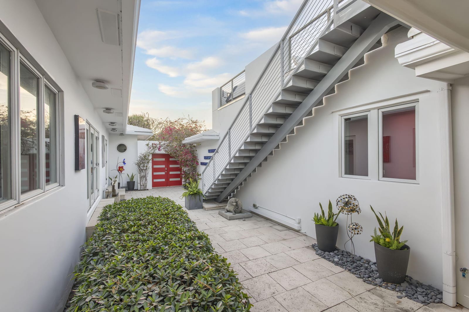610 N Lakeside Drive — photo 6