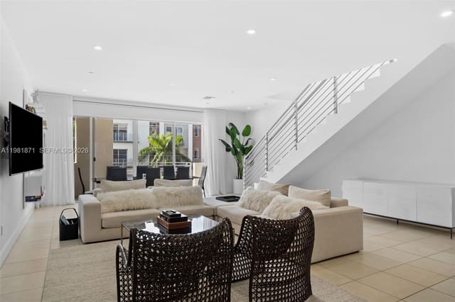 1034 NE 18th Avenue 205, Fort Lauderdale, FL 33304