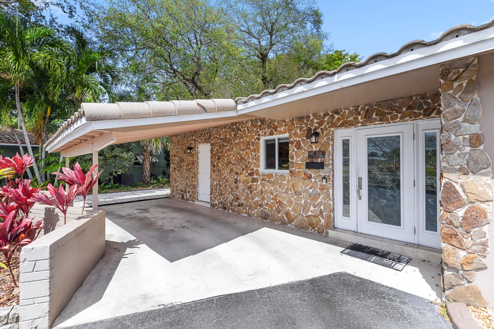 5581 SW 13th Street — photo 4