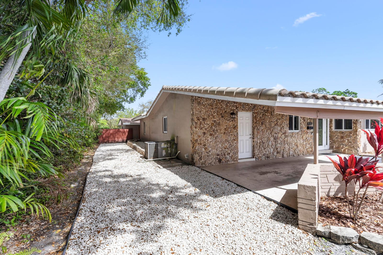 5581 SW 13th Street — photo 5