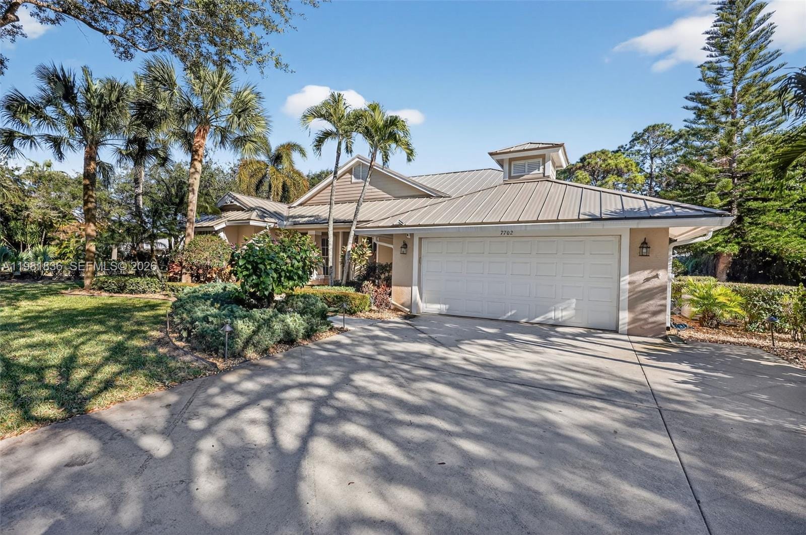 7702 SE Mammoth Drive, Hobe Sound, FL 33455 photo 2