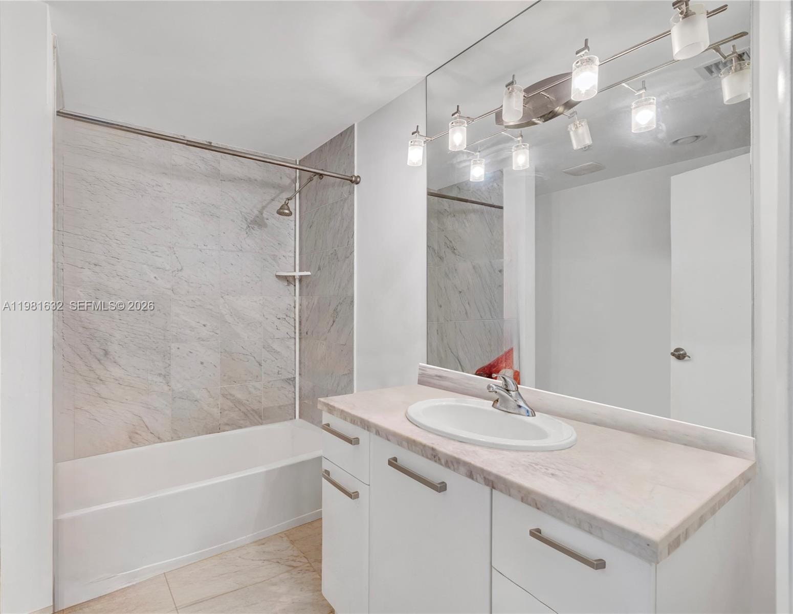 253 NE 2nd Street 220, Miami, FL 33132 photo 4