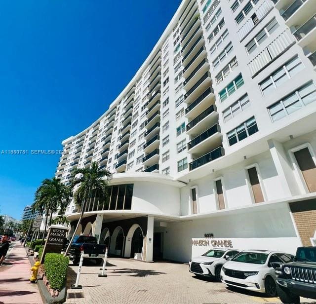 6039 Collins Avenue 1223, sold in Maison Grande Condo, Miami Beach, FL