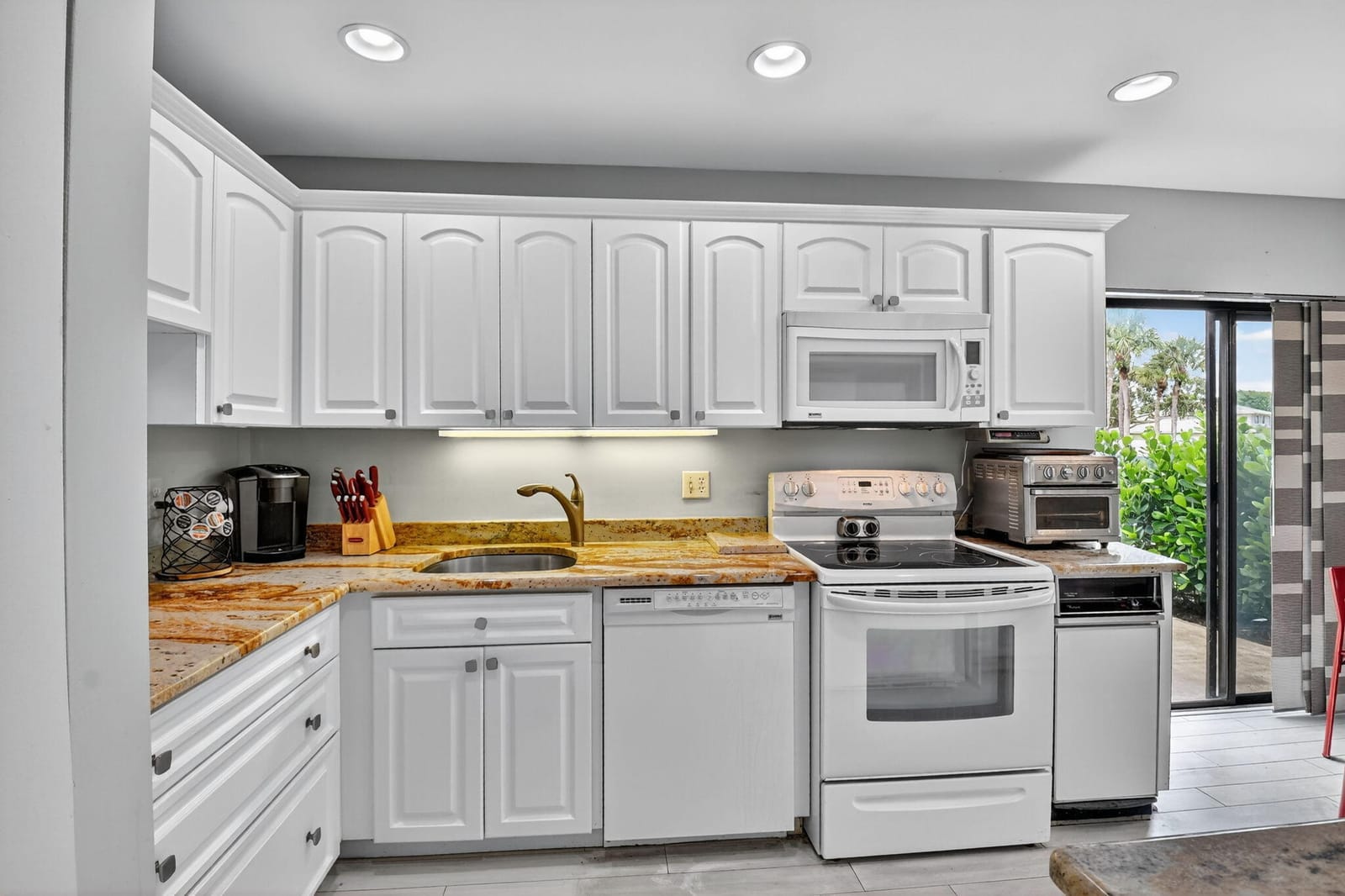 8 Stratford Drive E C, Boynton Beach, FL 33436 photo 6