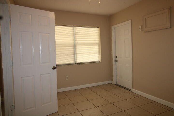 341 W 22nd Court, Riviera Beach, FL 33404 photo 9