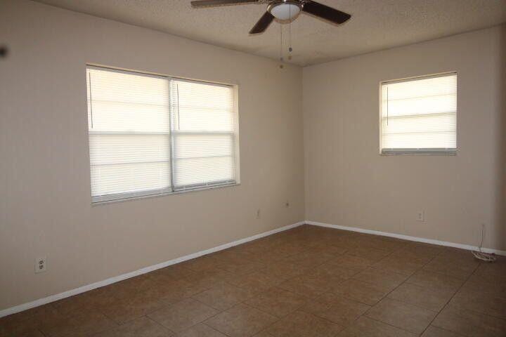 341 W 22nd Court, Riviera Beach, FL 33404 photo 10