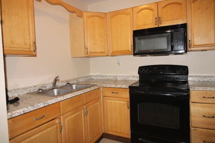 341 W 22nd Court, Riviera Beach, FL 33404 photo 6