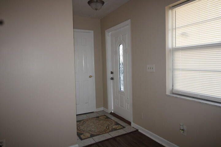 341 W 22nd Court, Riviera Beach, FL 33404 photo 7