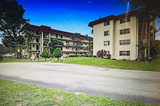 3330 Spanish Moss Terrace 406, Garden Lakes Of Inverrary, Lauderhill, FL