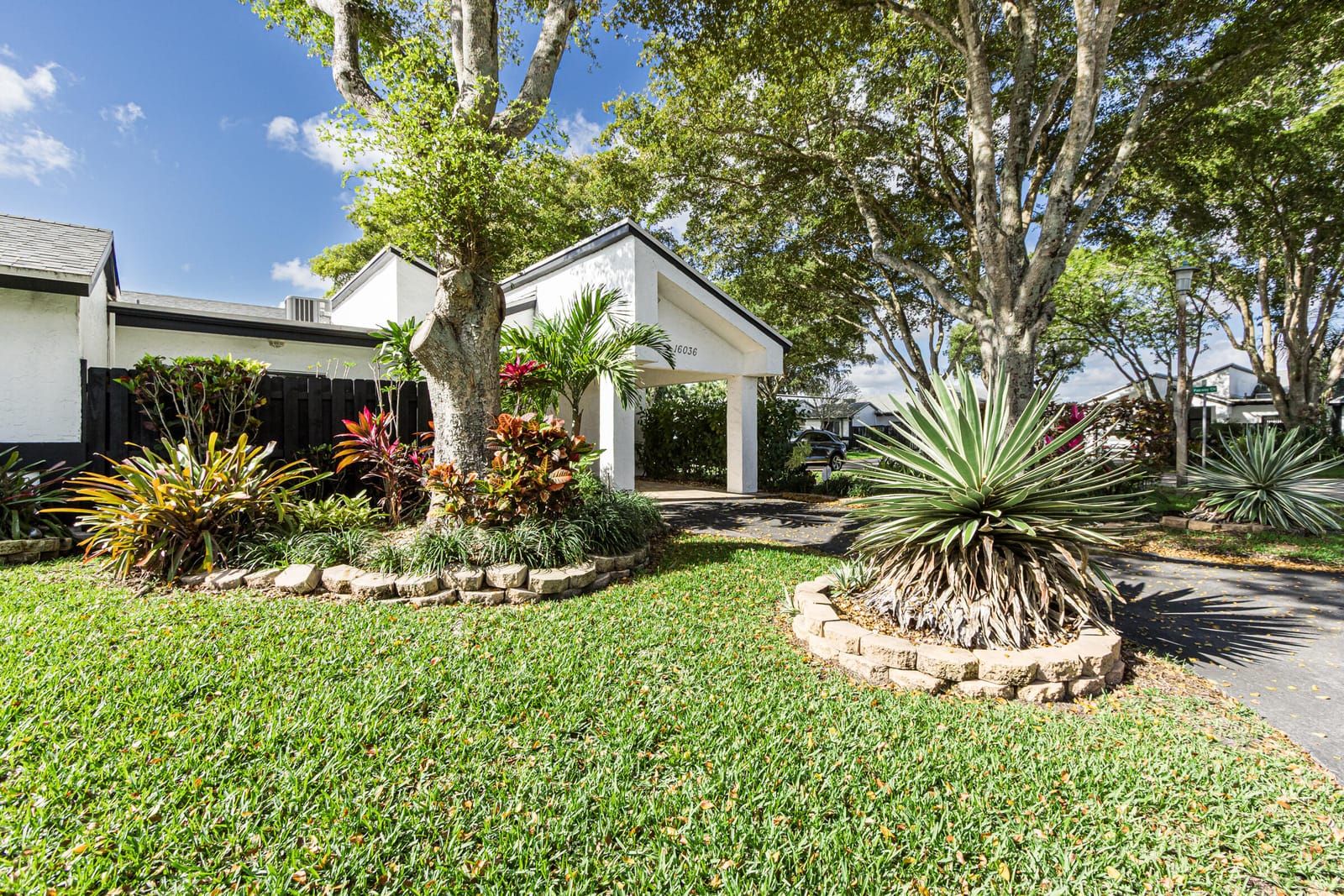 16036 Fairway Lane 27, Weston, FL 33326 photo 2