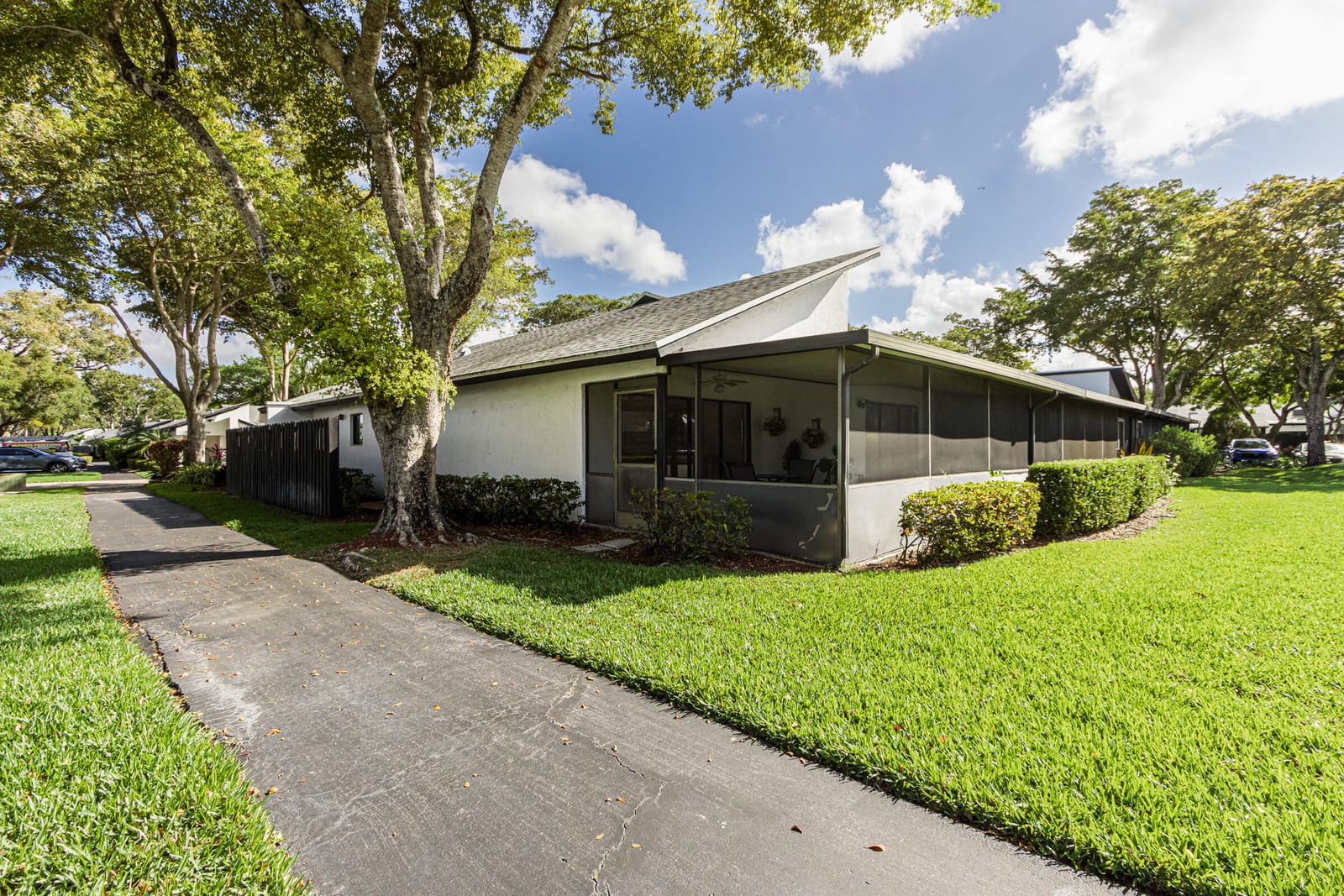 16036 Fairway Lane 27, Weston, FL 33326 photo 5