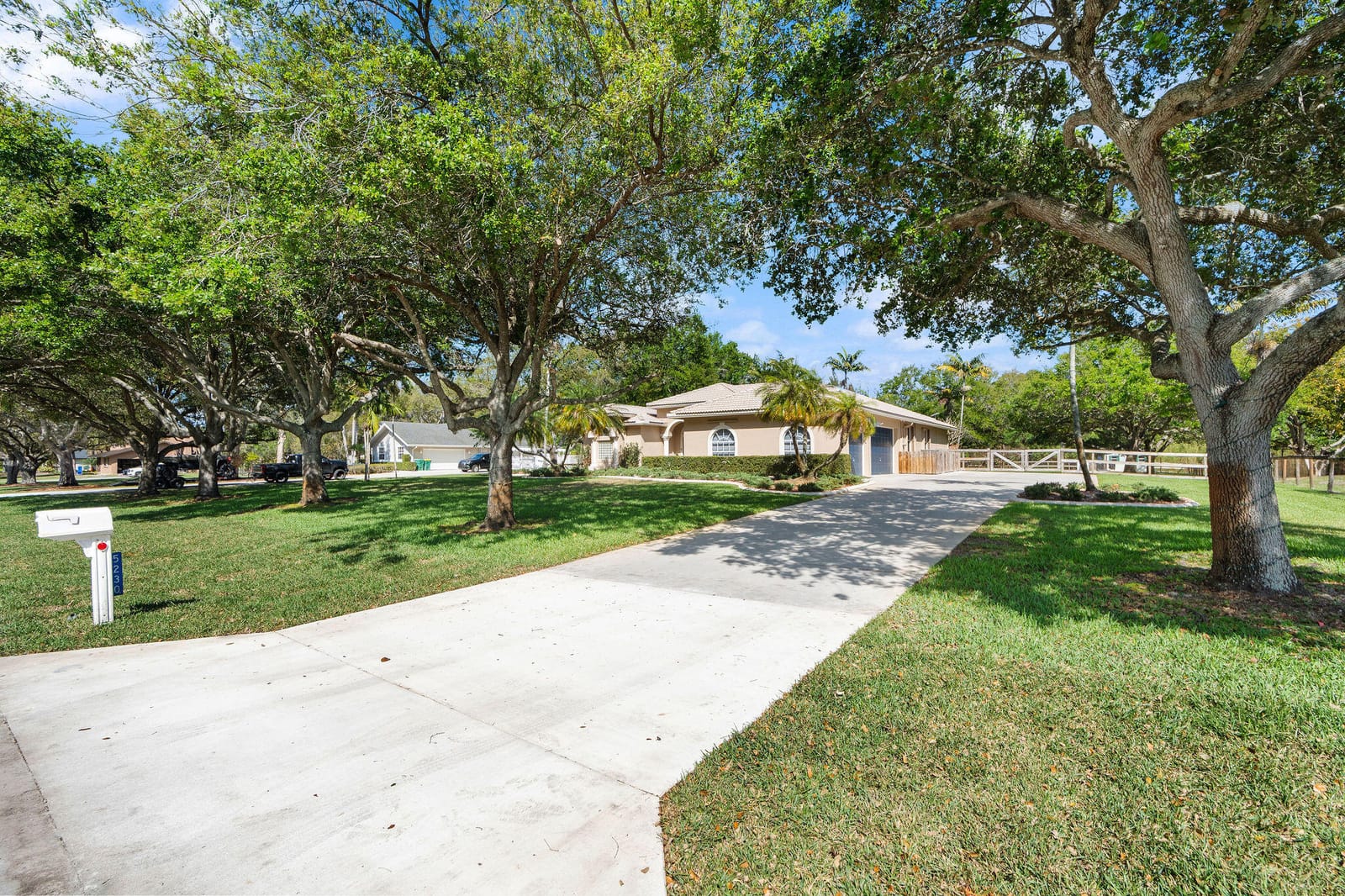 5230 SW 195th Terrace Terrace — photo 6
