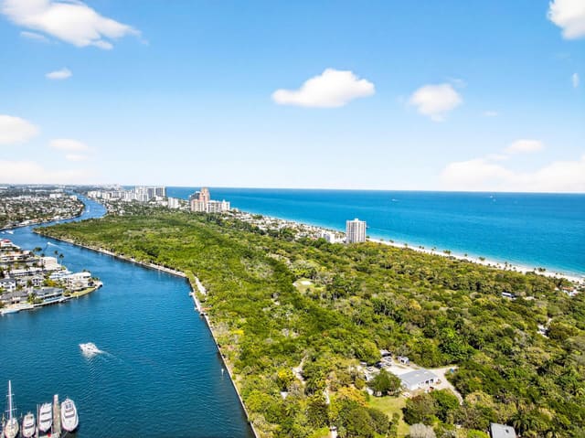 2555 NE 11th Street 202, sold in Horizon House, Fort Lauderdale, FL