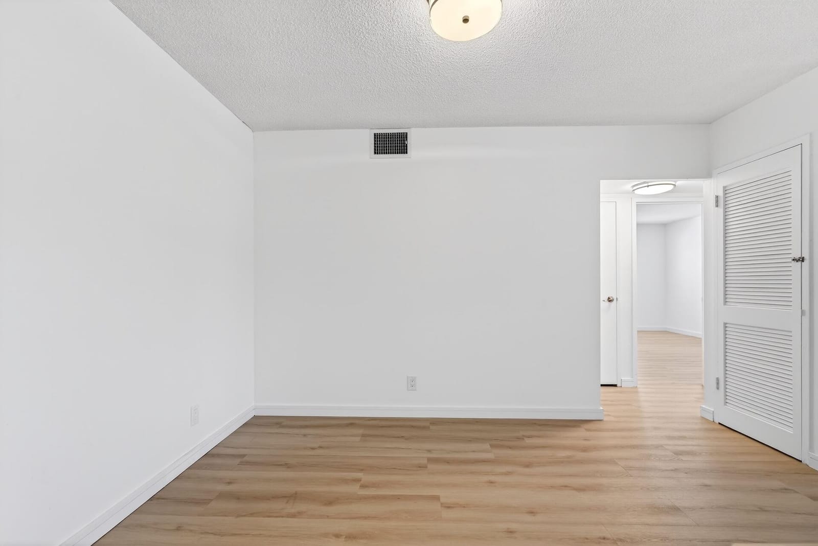 2555 NE 11th Street 202, Fort Lauderdale, FL 33304 photo 11
