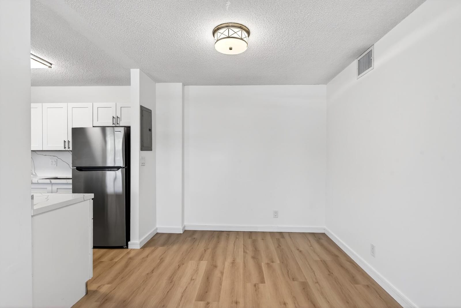 2555 NE 11th Street 202, Fort Lauderdale, FL 33304 photo 13