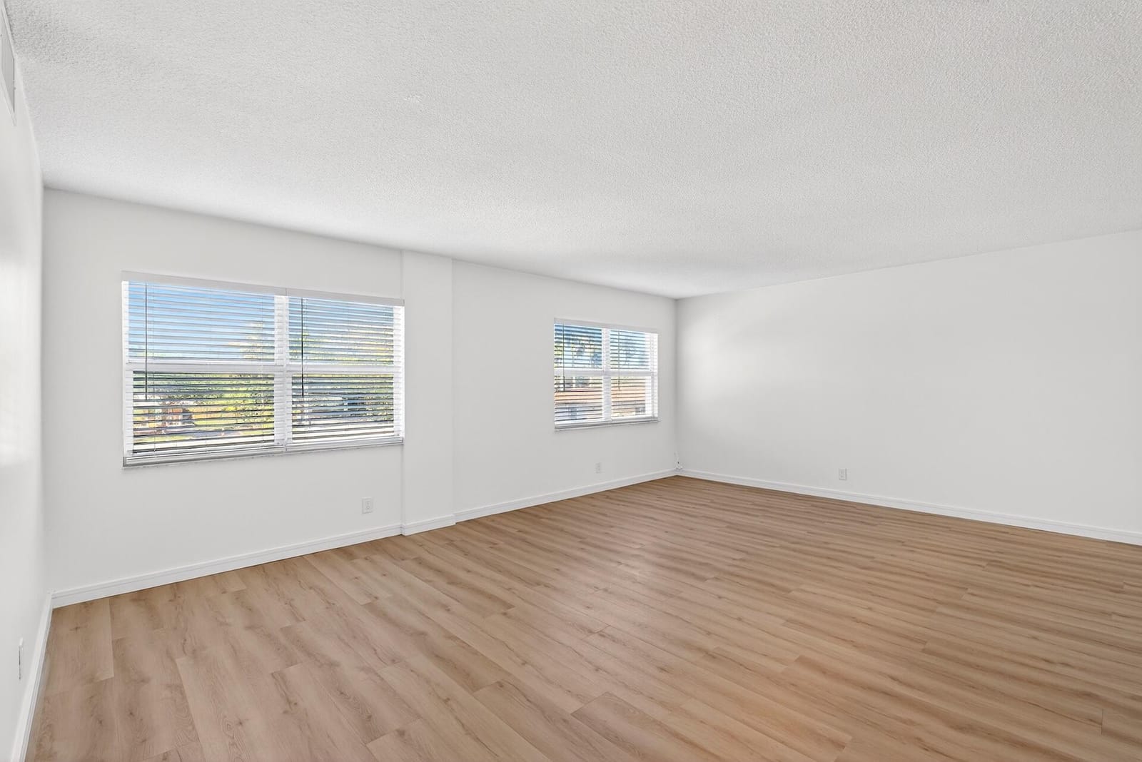 2555 NE 11th Street 202, Fort Lauderdale, FL 33304 photo 14