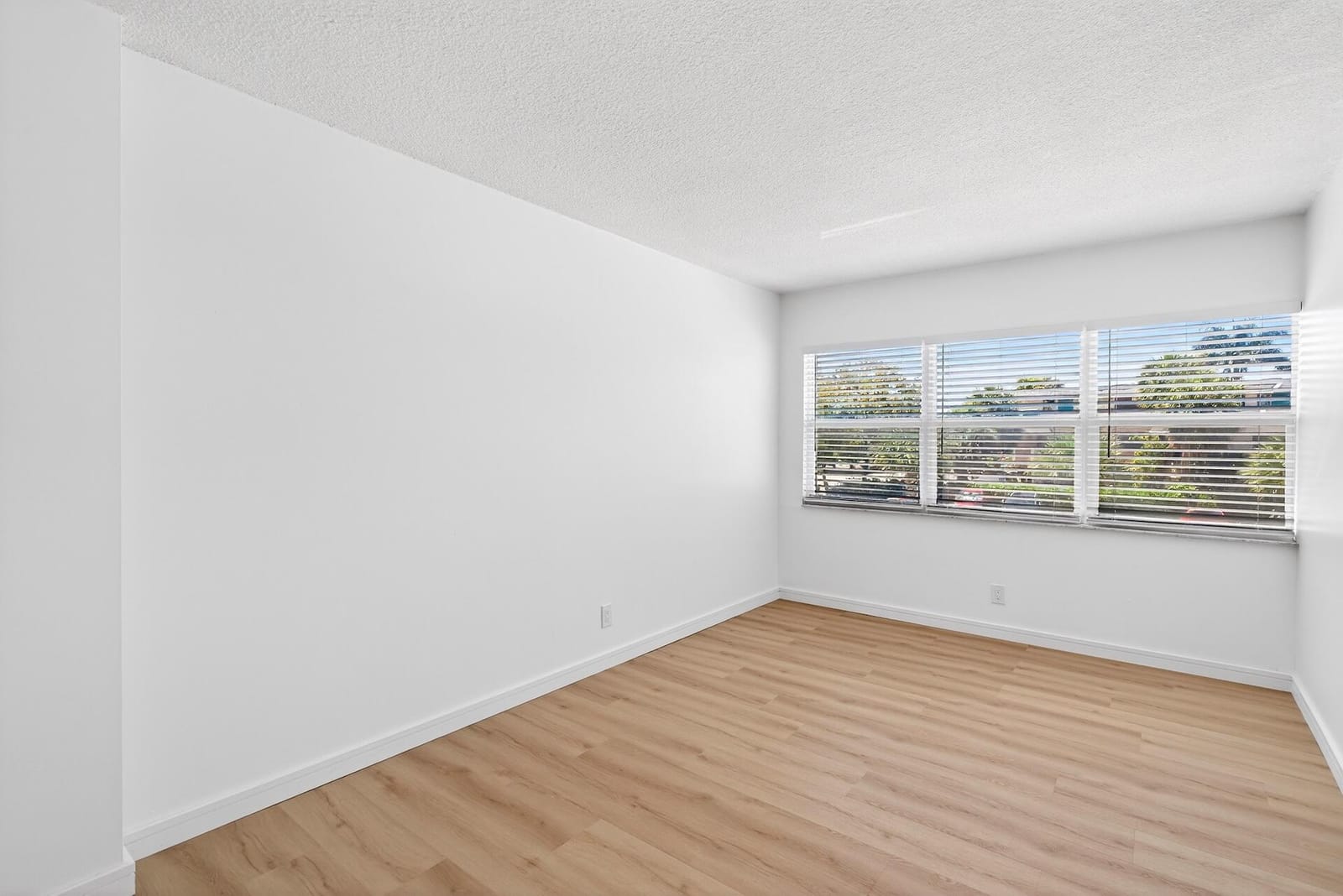 2555 NE 11th Street 202, Fort Lauderdale, FL 33304 photo 20
