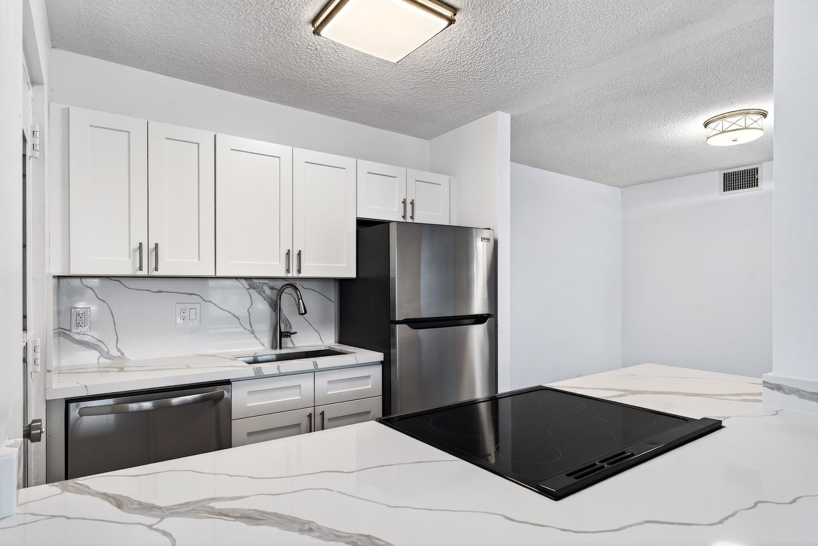 2555 NE 11th Street 202, Fort Lauderdale, FL 33304 photo 4