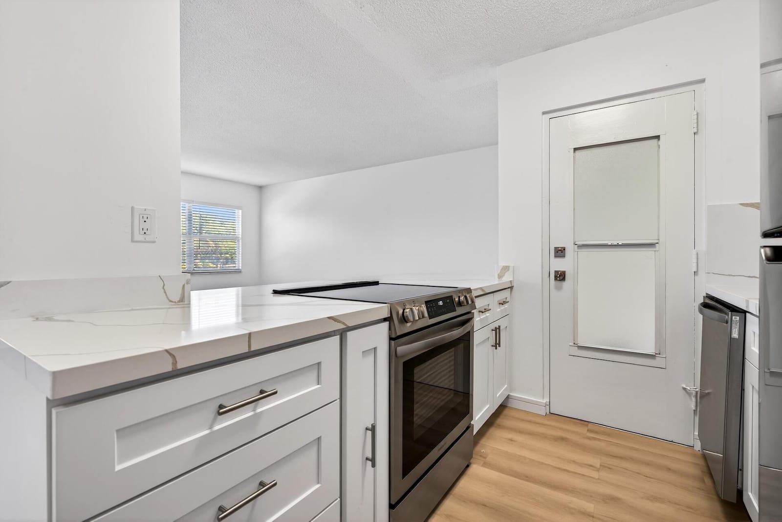 2555 NE 11th Street 202, Fort Lauderdale, FL 33304 photo 6