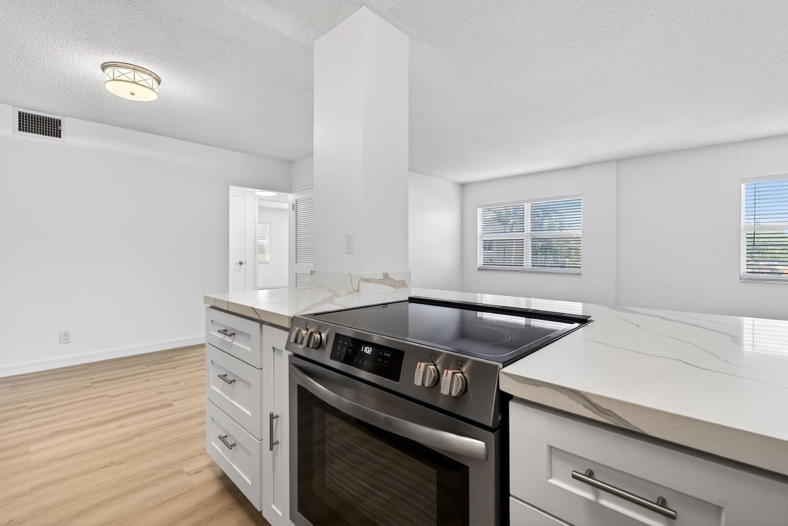 2555 NE 11th Street 202, Fort Lauderdale, FL 33304 photo 7