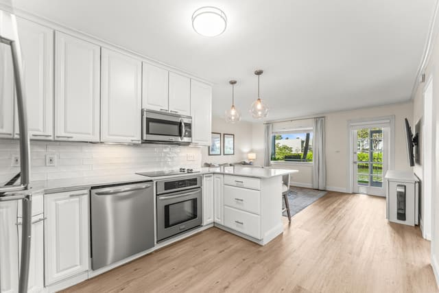 801 NE 18th Court Apt 111, sold in Camelot Shores, Fort Lauderdale, FL