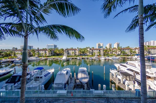 3029 NE 188th Street 907, Aventura, FL 33180