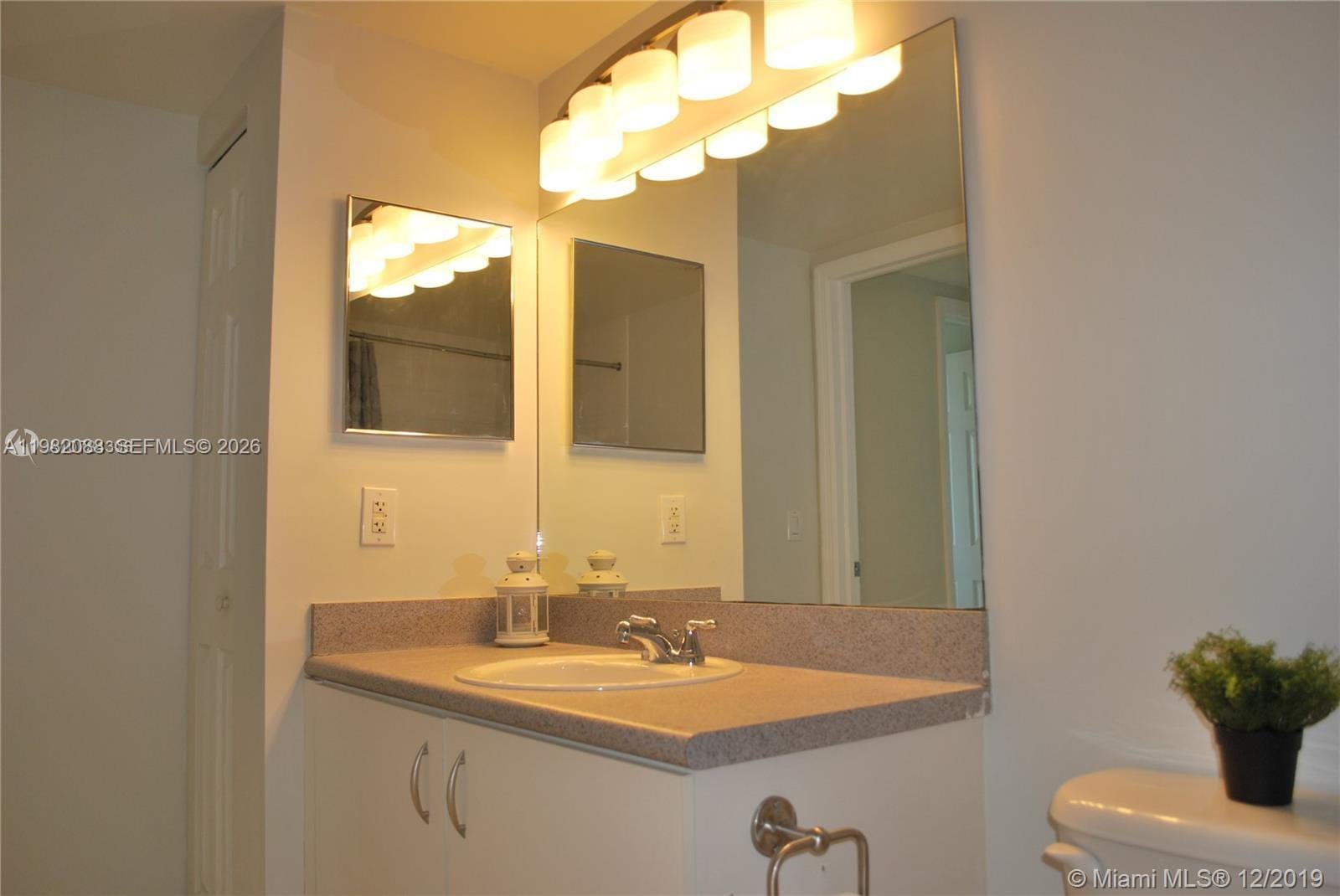 816 NW 11th Street 801, Miami, FL 33136 photo 17