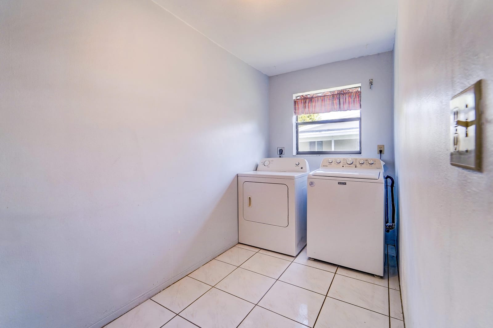 729 N Rainbow N Drive Drive, Hollywood, FL 33021 photo 24