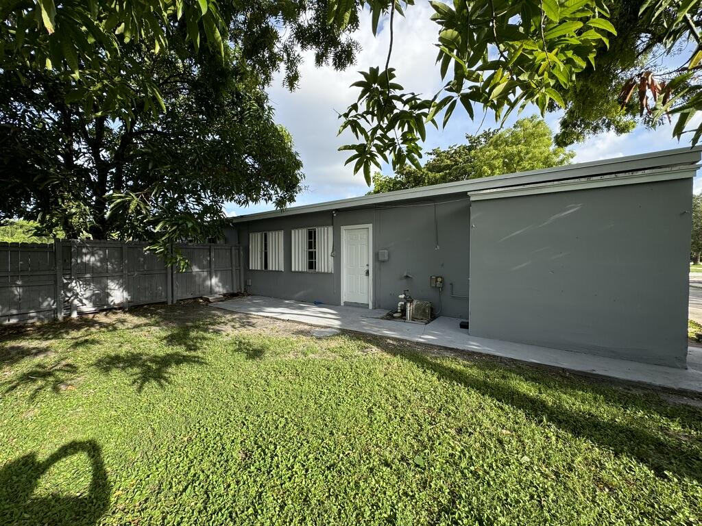 7025 NW 15th Street B, Plantation, FL 33313, Plantation