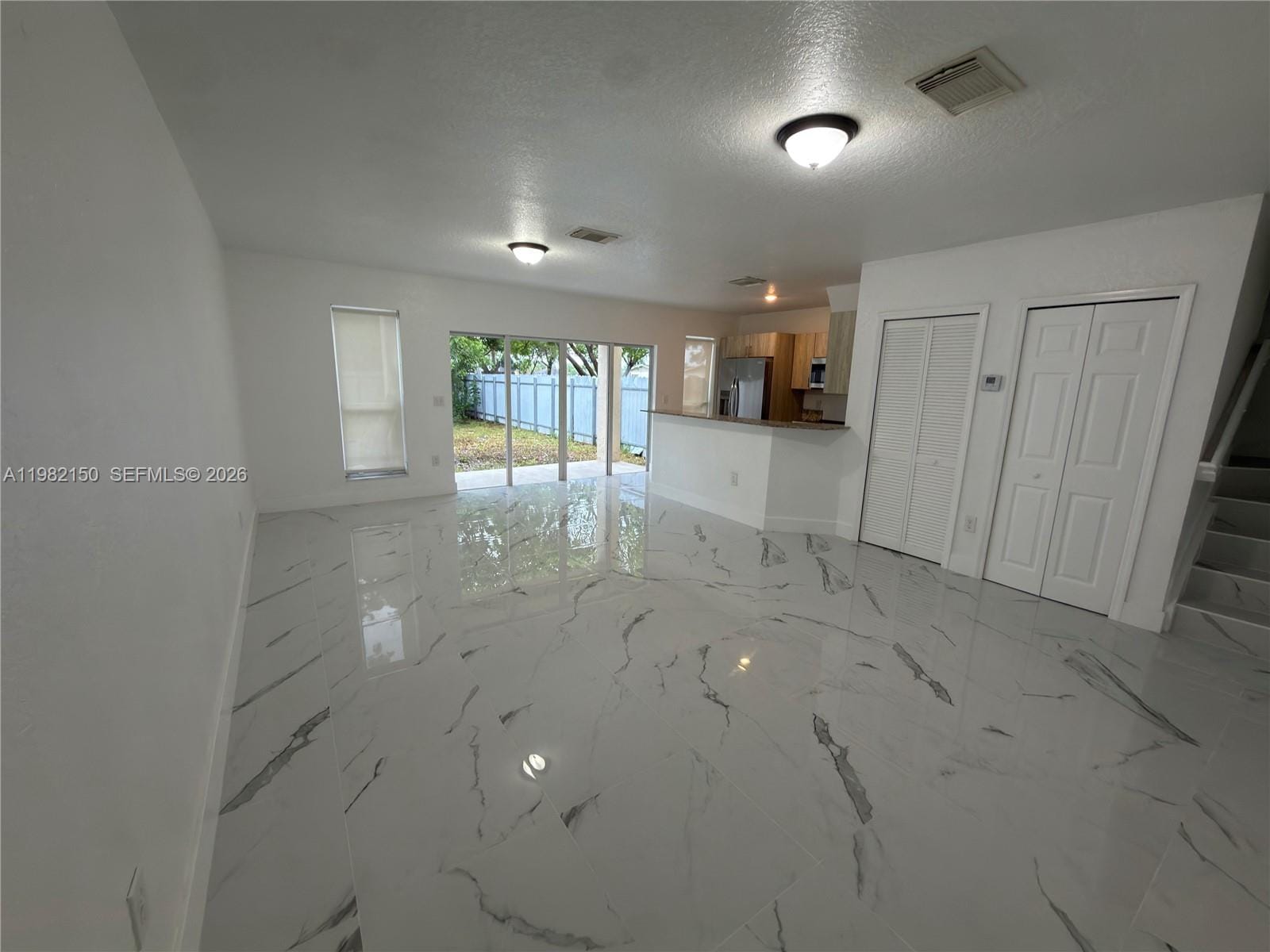 689 NW 6th Street 689 — photo 3