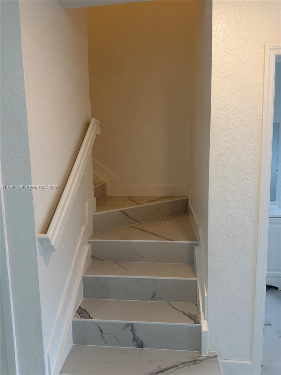 689 NW 6th Street 689 — photo 8