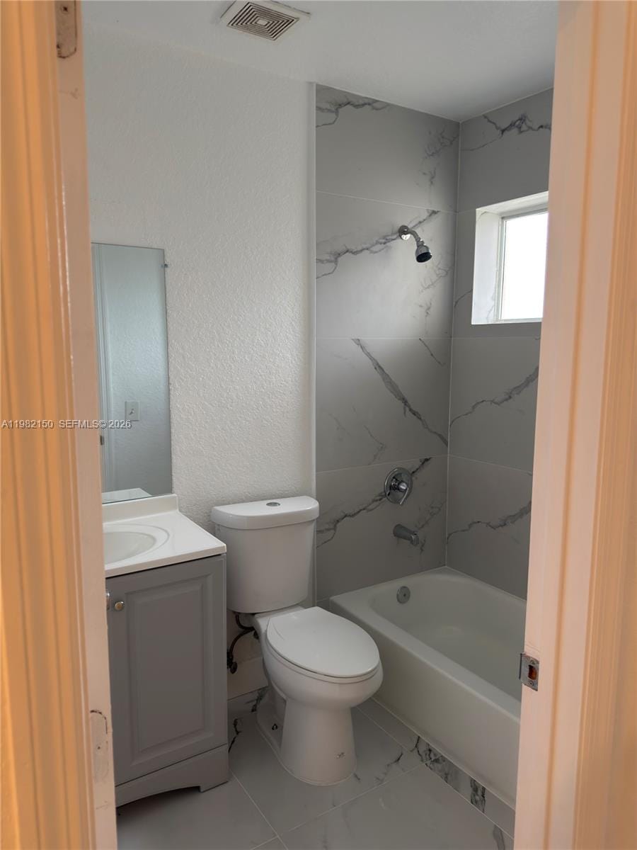 689 NW 6th Street 689 — photo 9