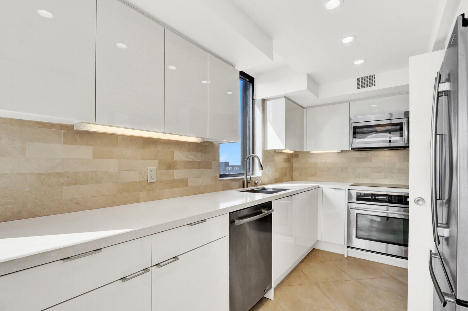 5380 N Ocean Drive 18a — photo 11
