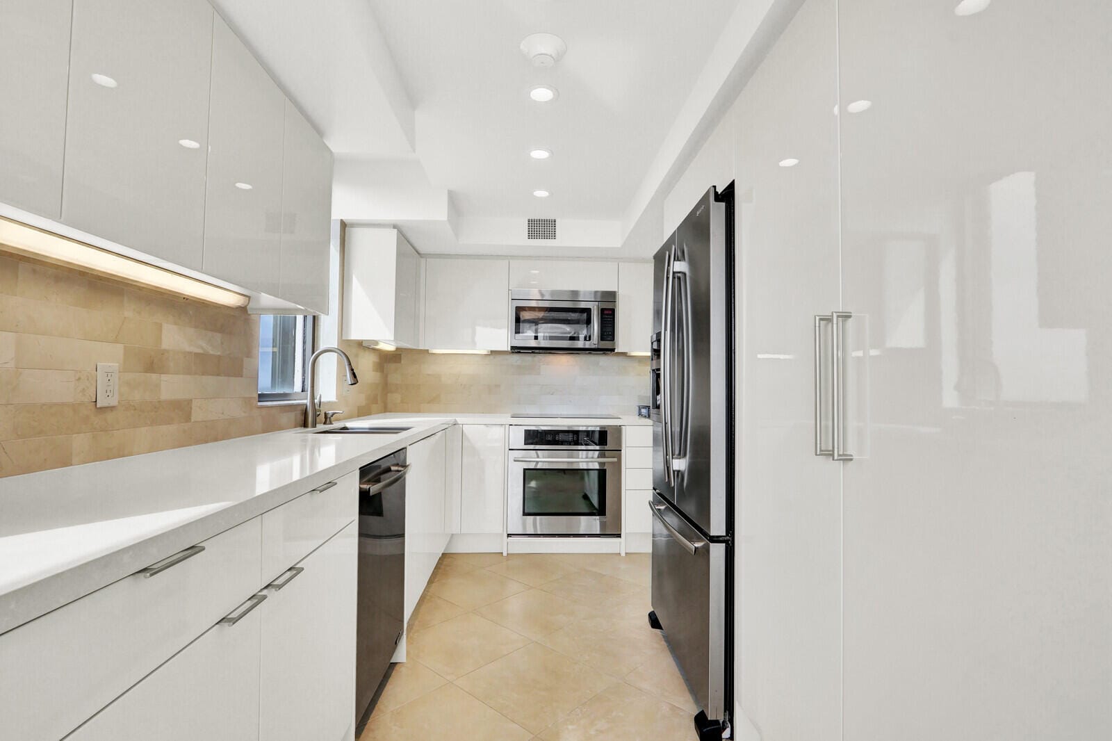 5380 N Ocean Drive 18a — photo 10