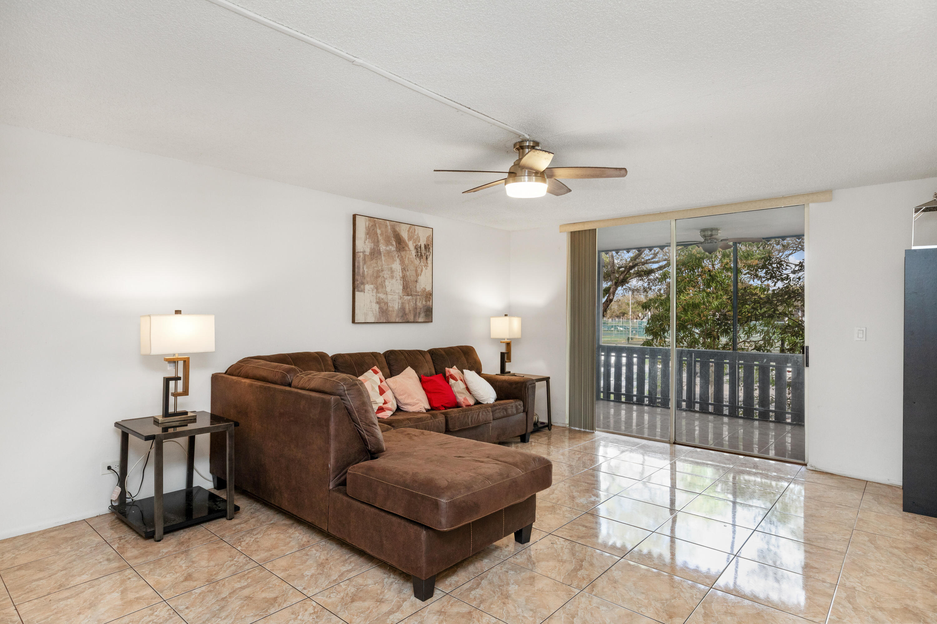 3710 Inverrary Drive 2g, Lauderhill, FL 33319, Lauderhill