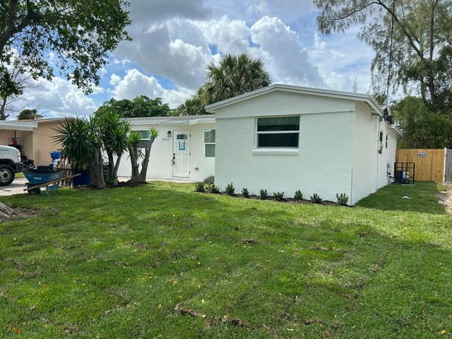 1531 W Avenue H W, sold in Park Manor 1, Riviera Beach, FL