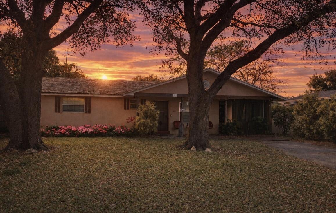 823 Lynnwood Drive, Lake Worth Beach, FL 33461, Lake Worth Beach