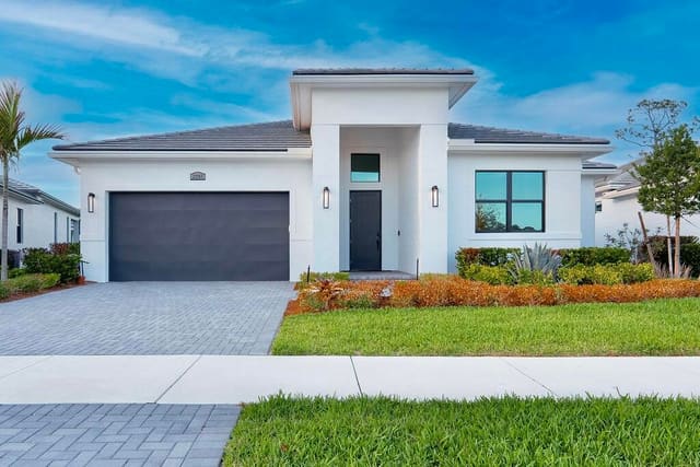 2293 SE Canopy Cove Lane, Port St. Lucie, FL 34984