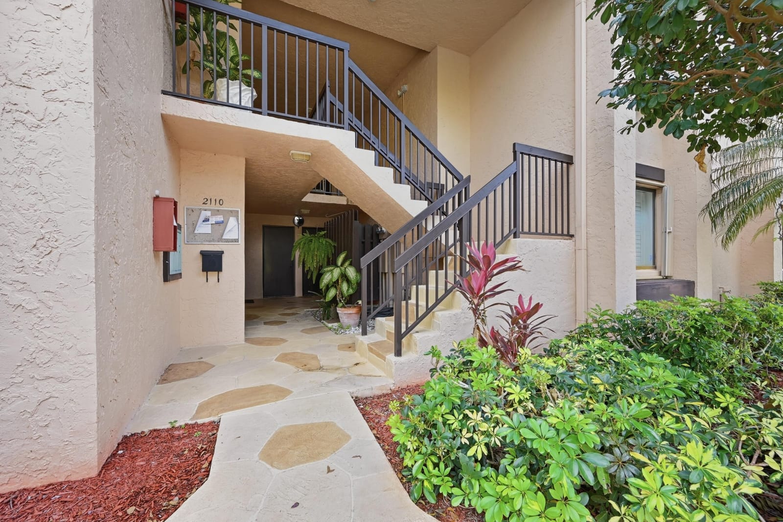 2110 SW 92nd Terrace 3003 — photo 7