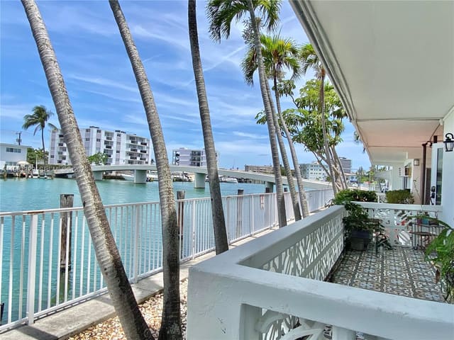 8040 Tatum Waterway Drive 5, Miami Beach, FL 33141